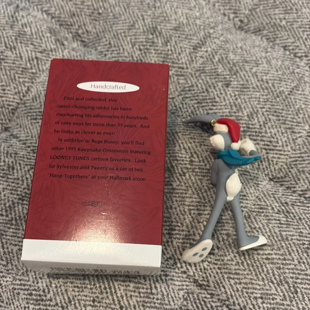 1995 Hallmark Christmas ornament featuring Looney Tunes Bugs Bunny
